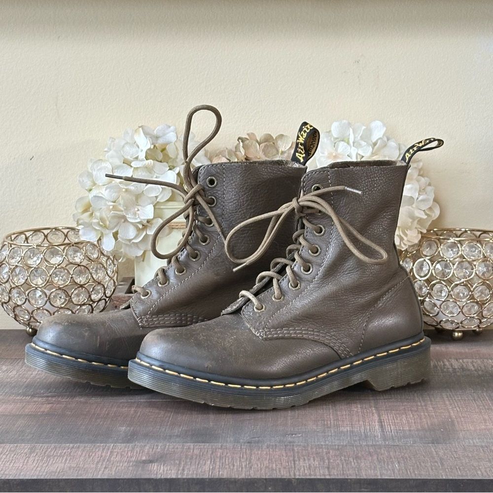 Dr. Martens 1460 Pascal boots